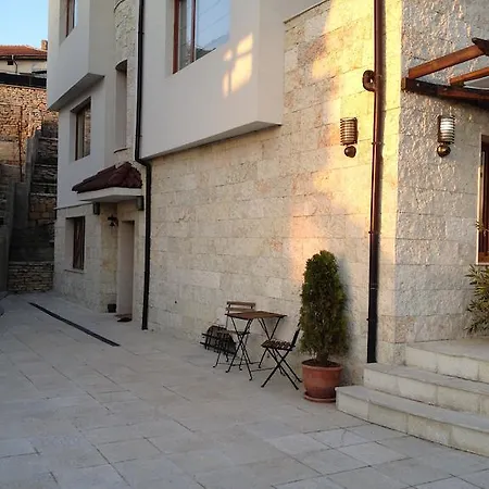 Konukevi Hills Balçık