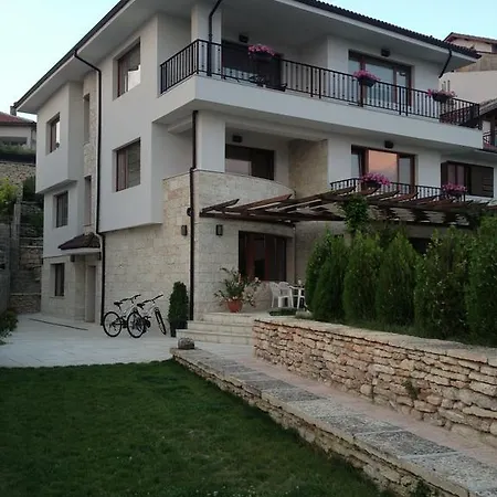 Konukevi Hills *